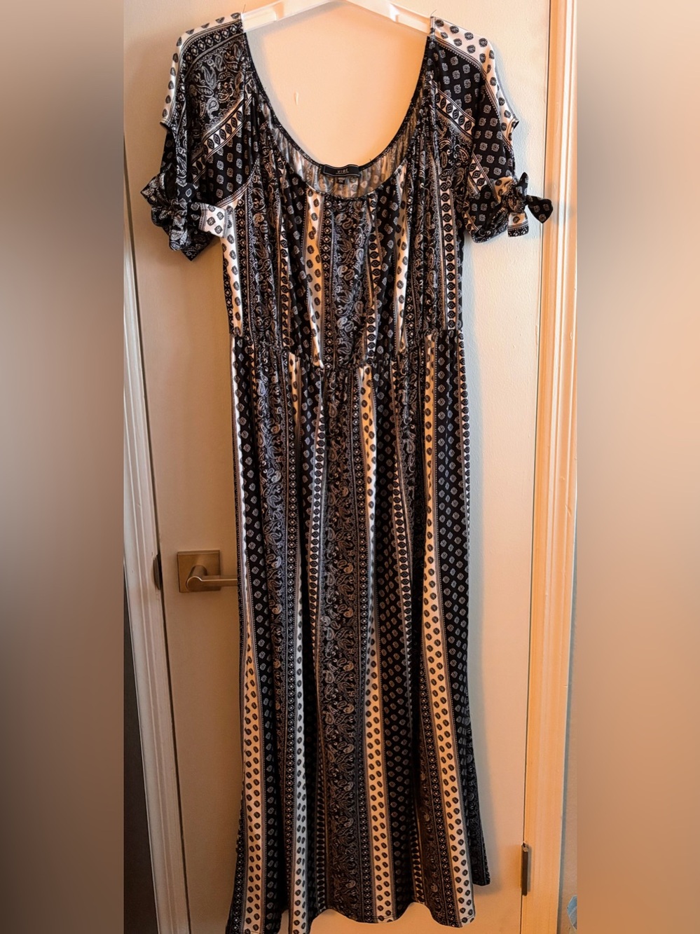 Vibe Black and White Printed Maxi Dress